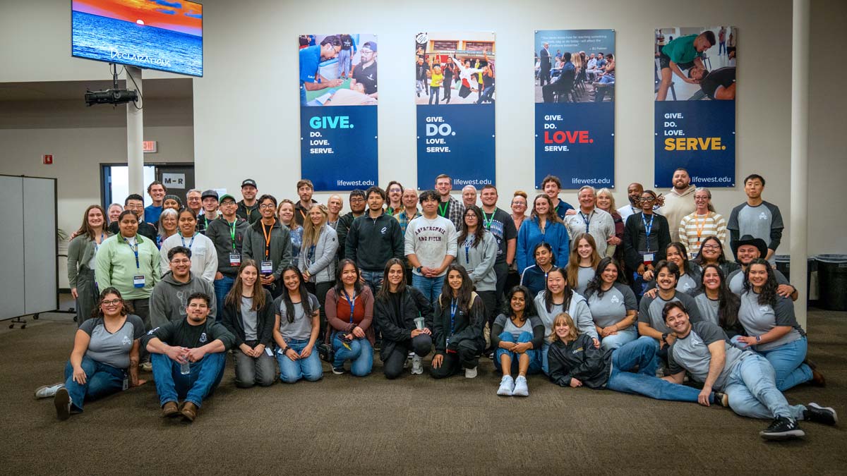 Group photo of students attending Discovery Weekend at Life Chiropractic College West